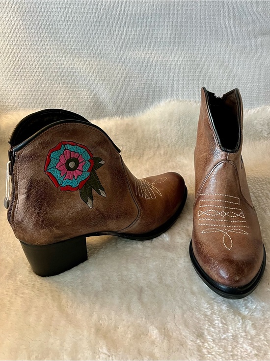 Divine Follie Shoes - Divine Follie Italy Brown Embroidered Western Ankle Leather Booties